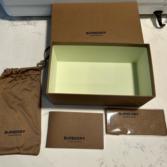 Burberry sunglasses - Picture 5 of 8